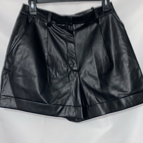NWT ZARA BLACK FAUX LEATHER SHORTS WO SIZE MED WAIST 15” SIDE TO SIDE INSEAM 3” - Picture 8 of 11